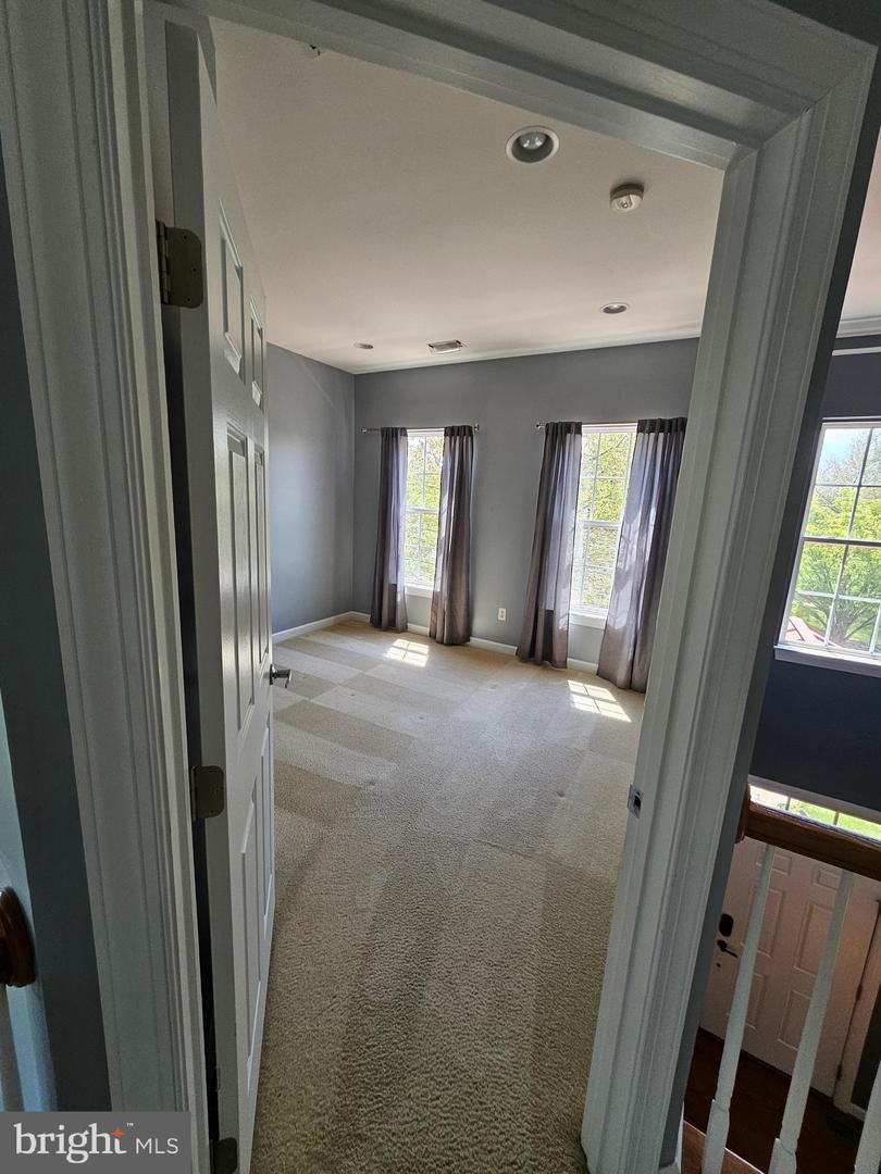14 Meridian Blvd Property Photo 39