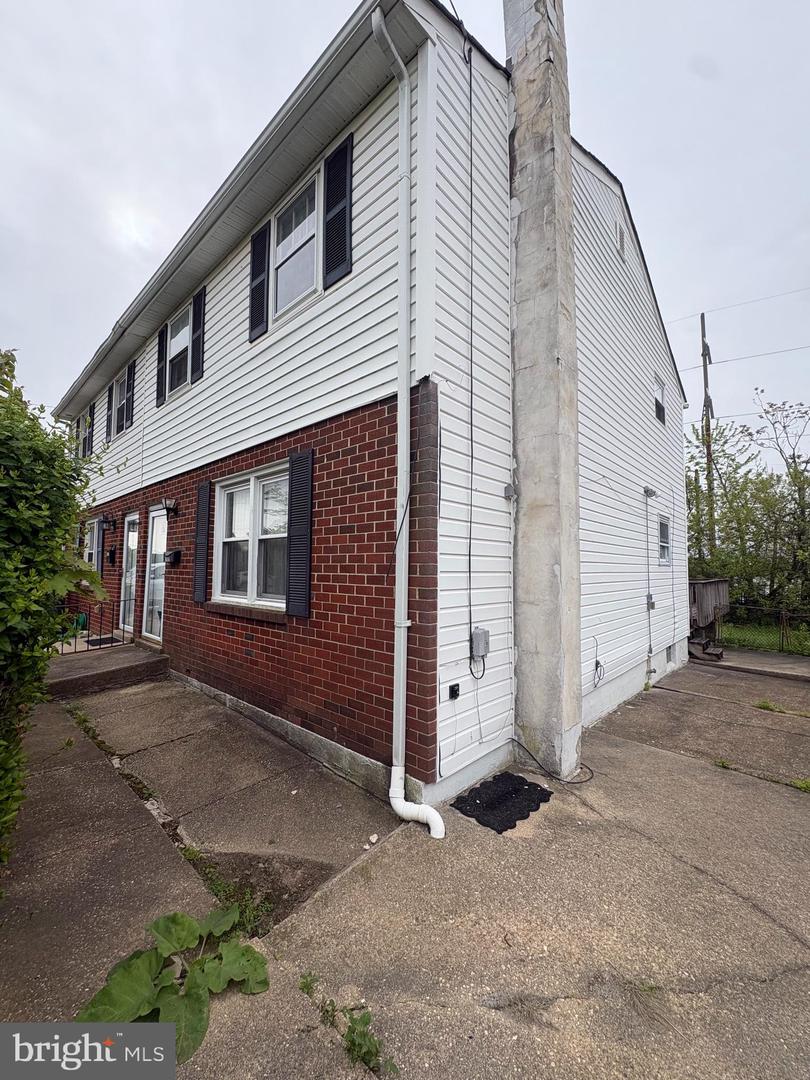 1602 E Ayre St Property Photo 1