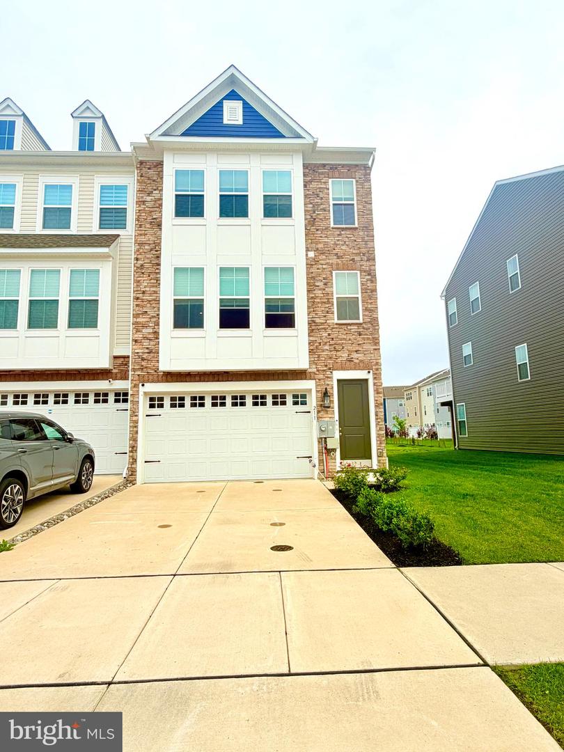 211 DOUGLAS WAY