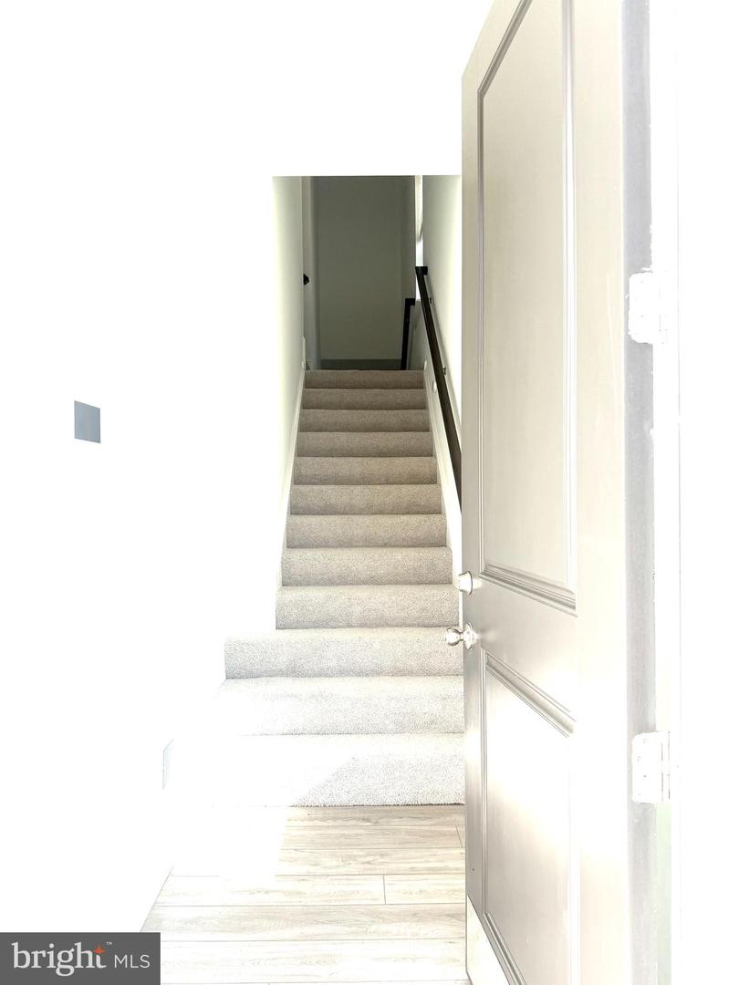 211 Douglas Way Property Photo 3
