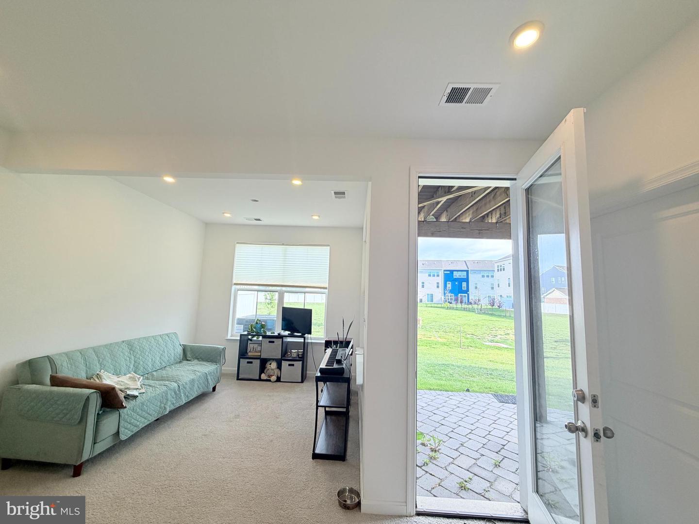 211 Douglas Way Property Photo 6
