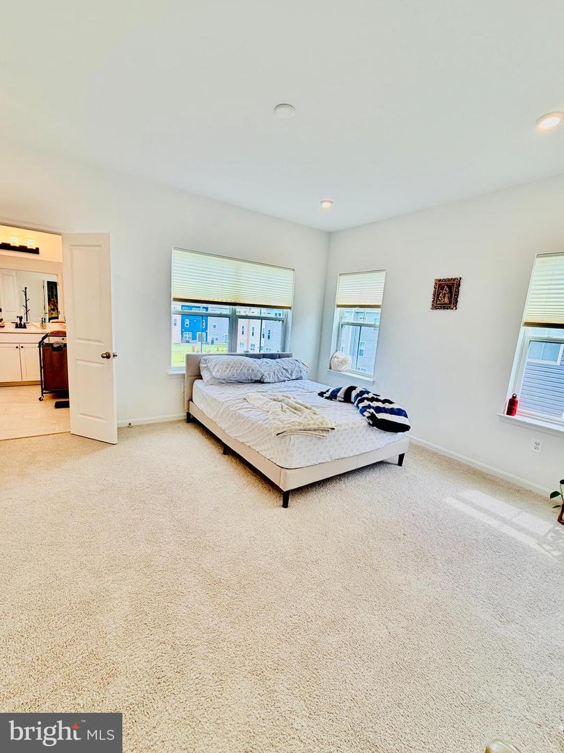 211 Douglas Way Property Photo 31