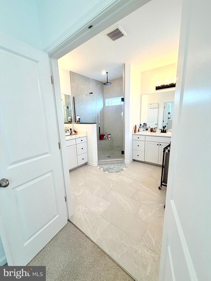 211 Douglas Way Property Photo 32