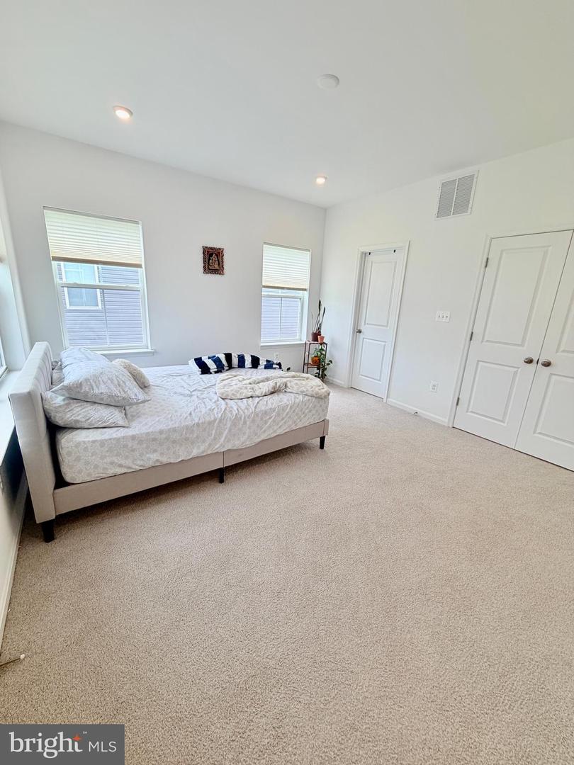 211 Douglas Way Property Photo 33