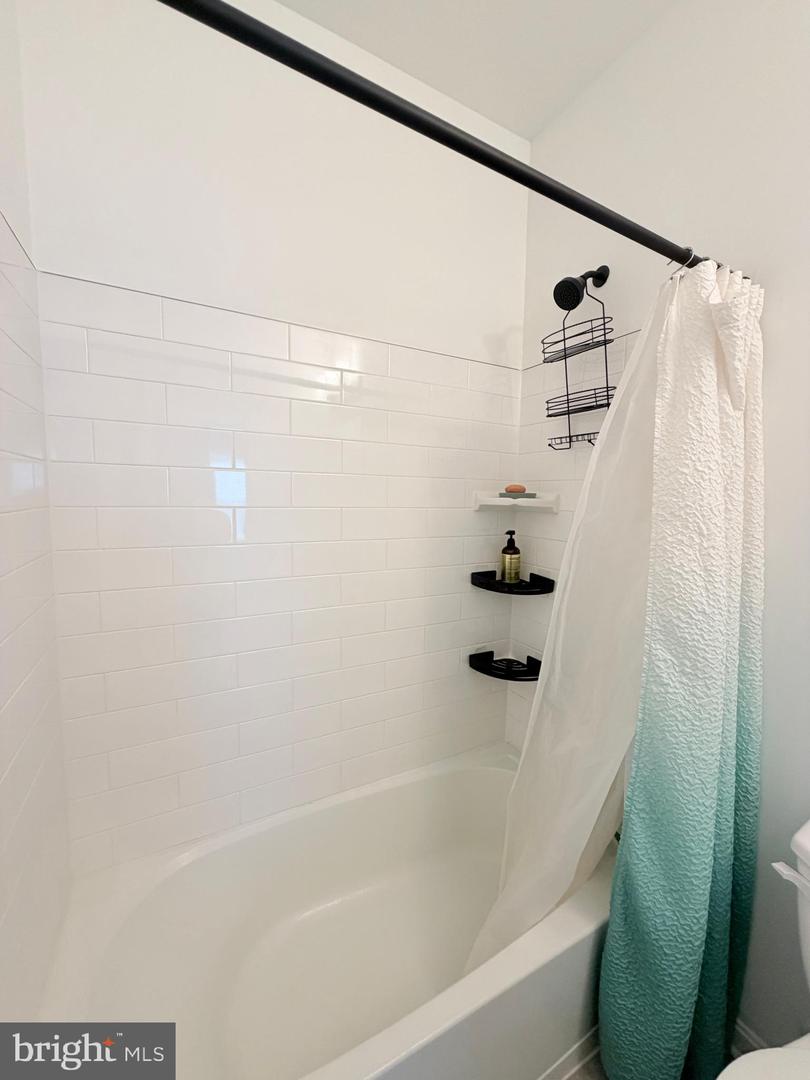 211 Douglas Way Property Photo 36