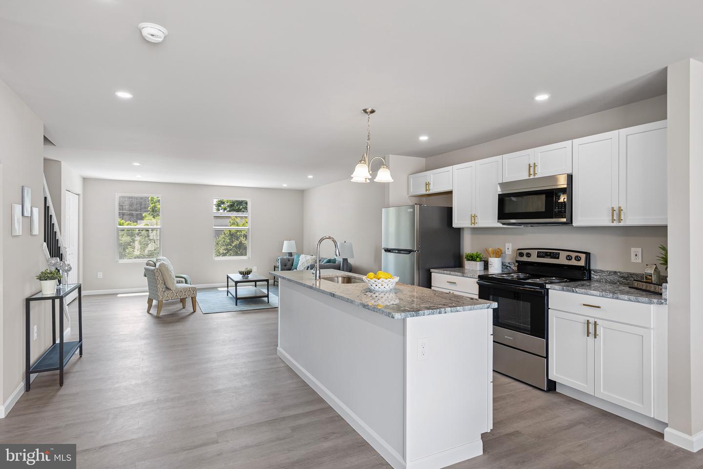 422 W 29th St Property Photo 1