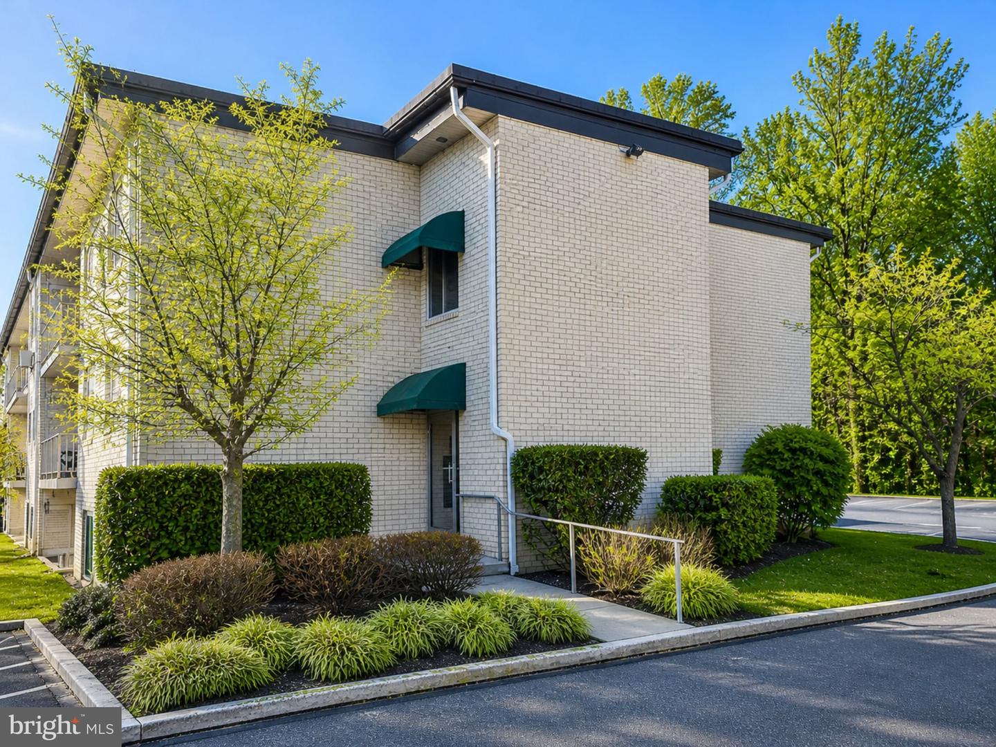 7-unit Rockford Rd #f1 Property Photo 1