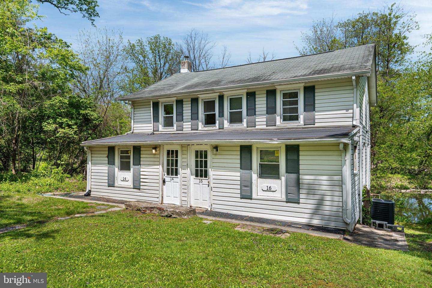 16 WHITE CLAY DR