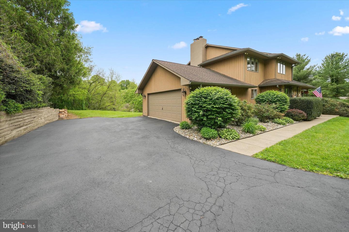43 Bridleshire Property Photo 86
