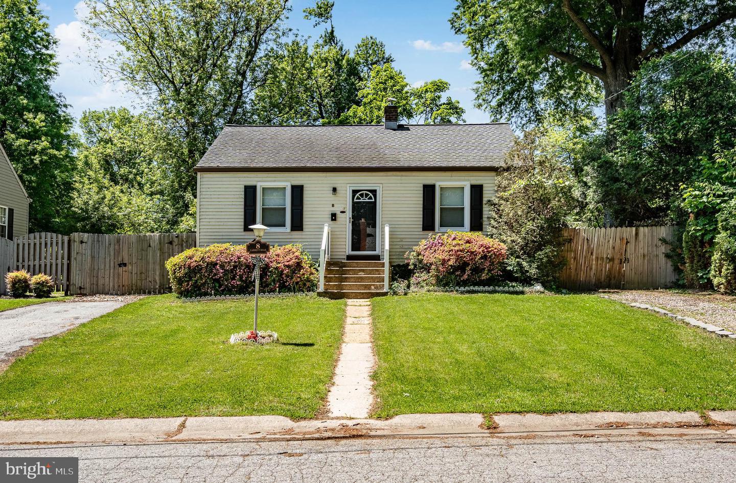 8 GARRETT RD Property Photo 1