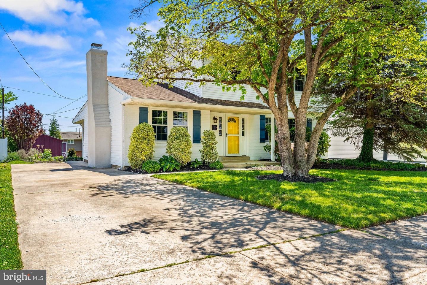 3 RONNA DR Property Photo 1