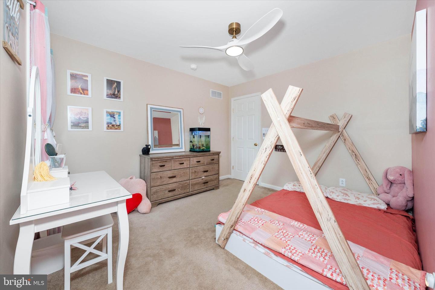 211 E Crail Ct Property Photo 42