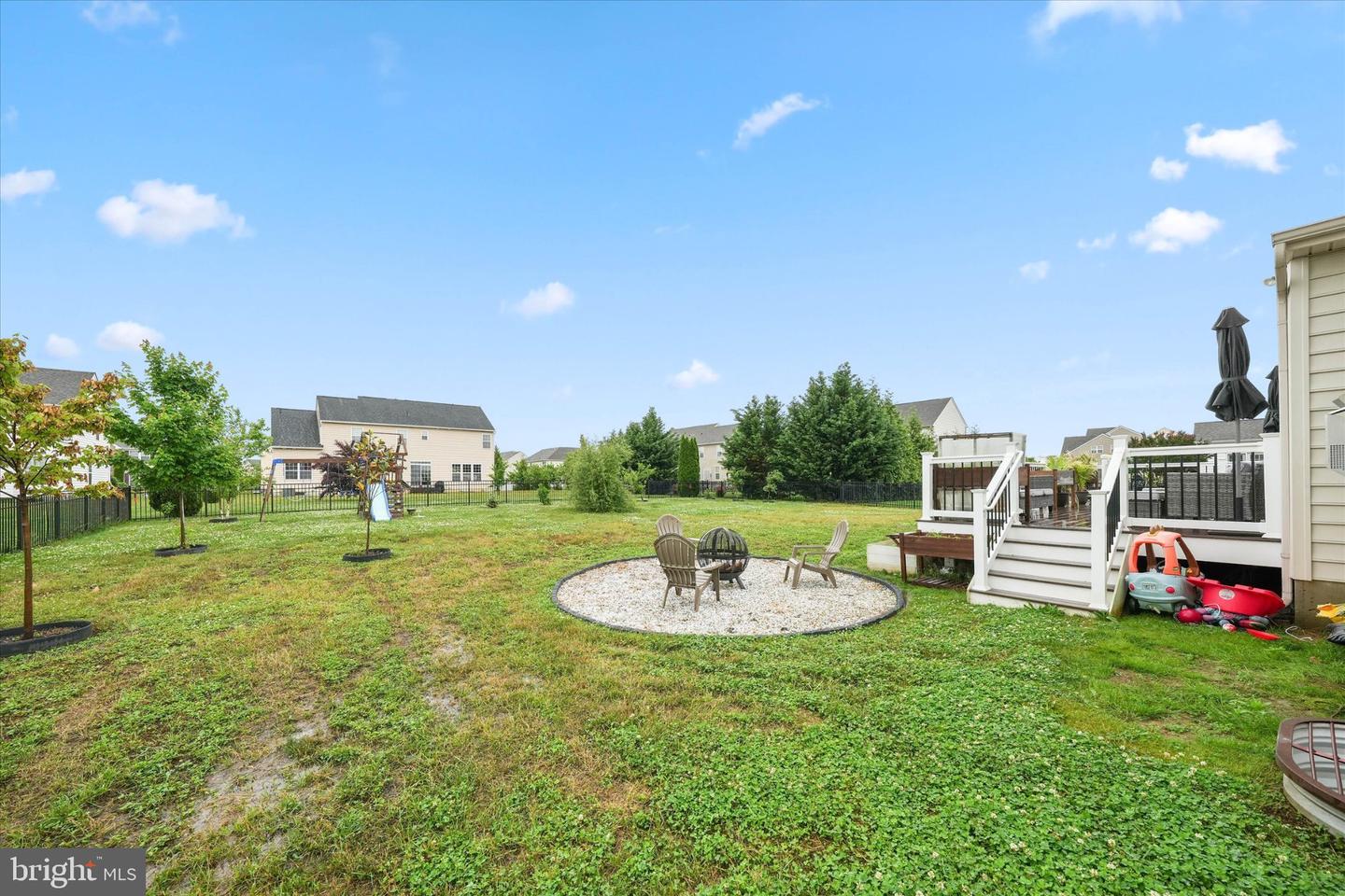 211 E Crail Ct Property Photo 63
