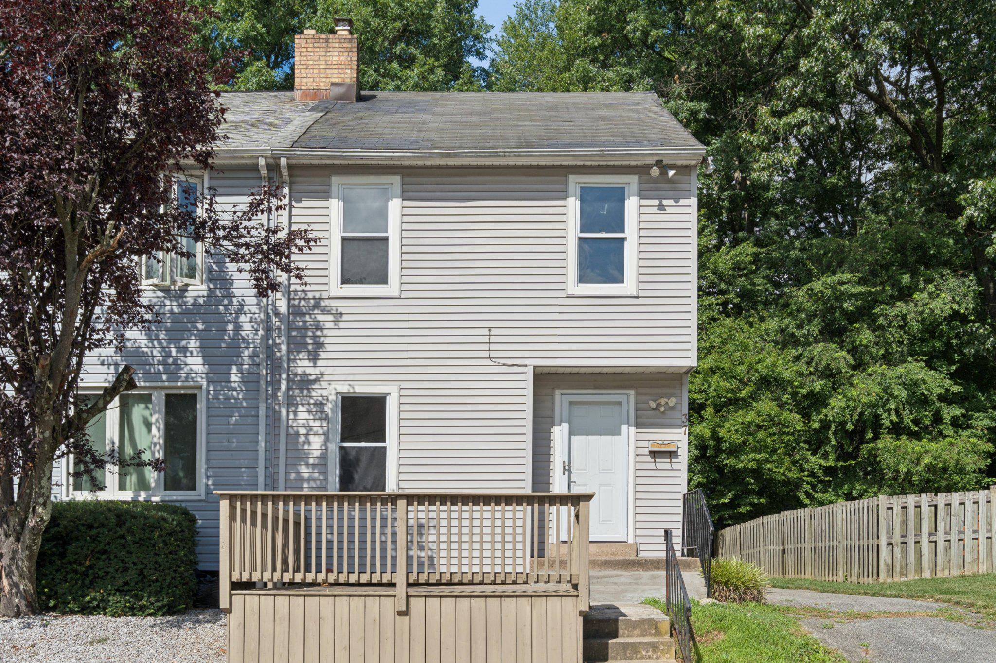 37 Darien Property Photo 1