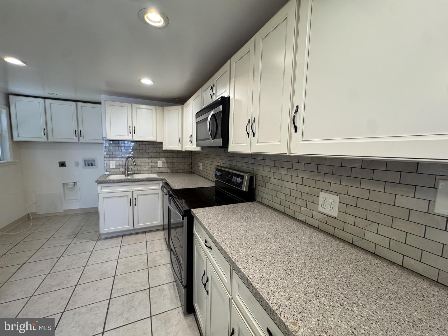 422 Howell Dr Property Photo 1