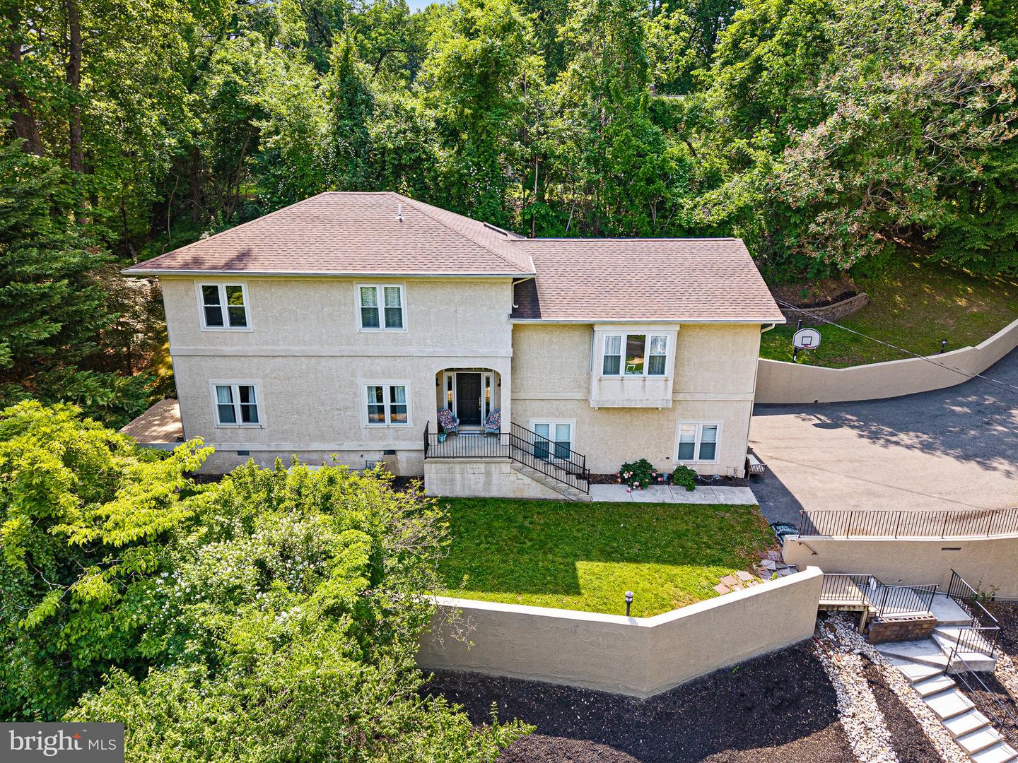 710 Ambleside Dr Property Photo 1