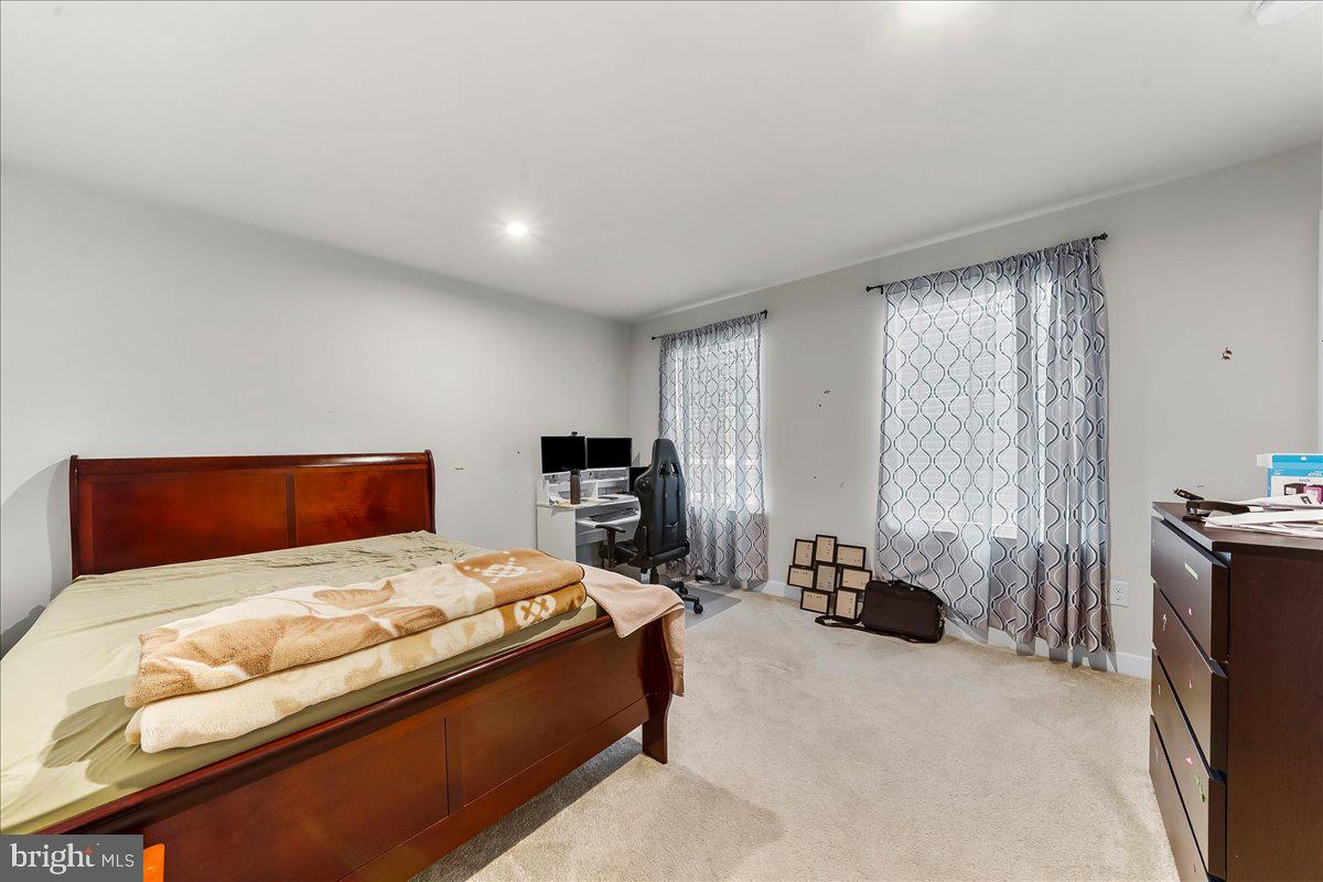305 Goodwick Dr Property Photo 3