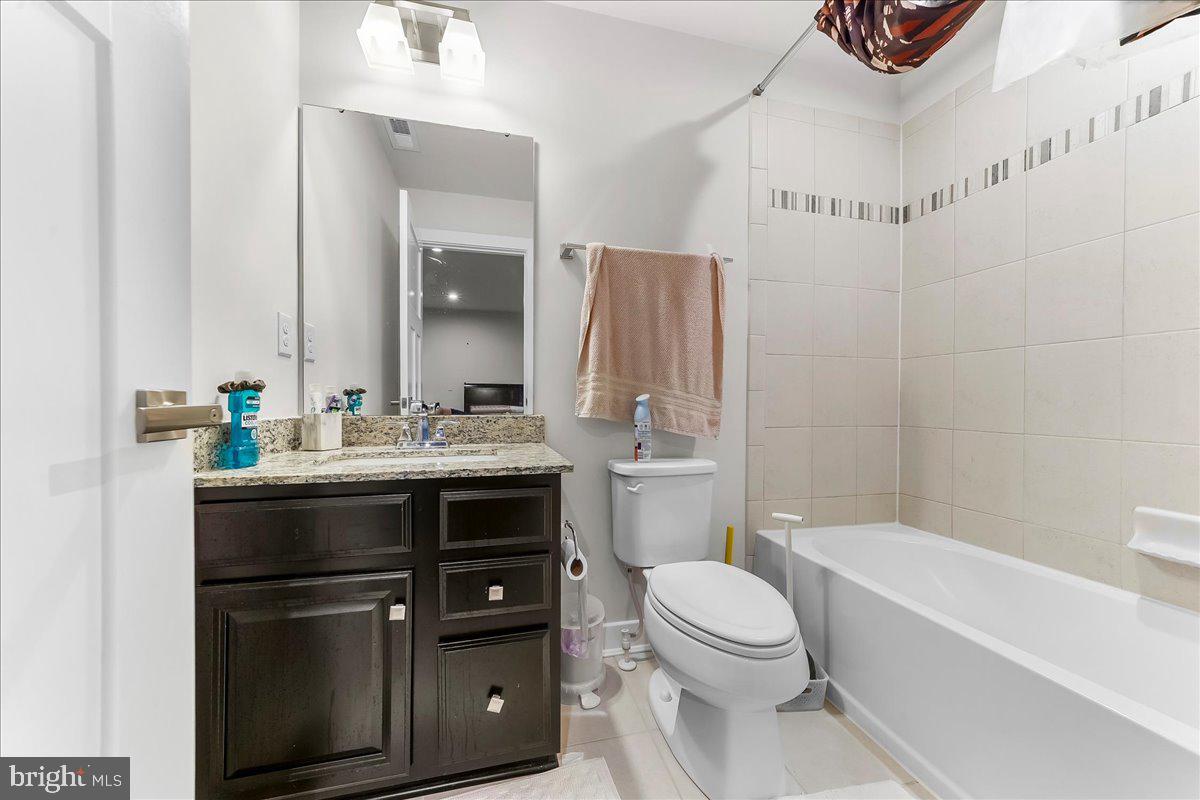 305 Goodwick Dr Property Photo 4