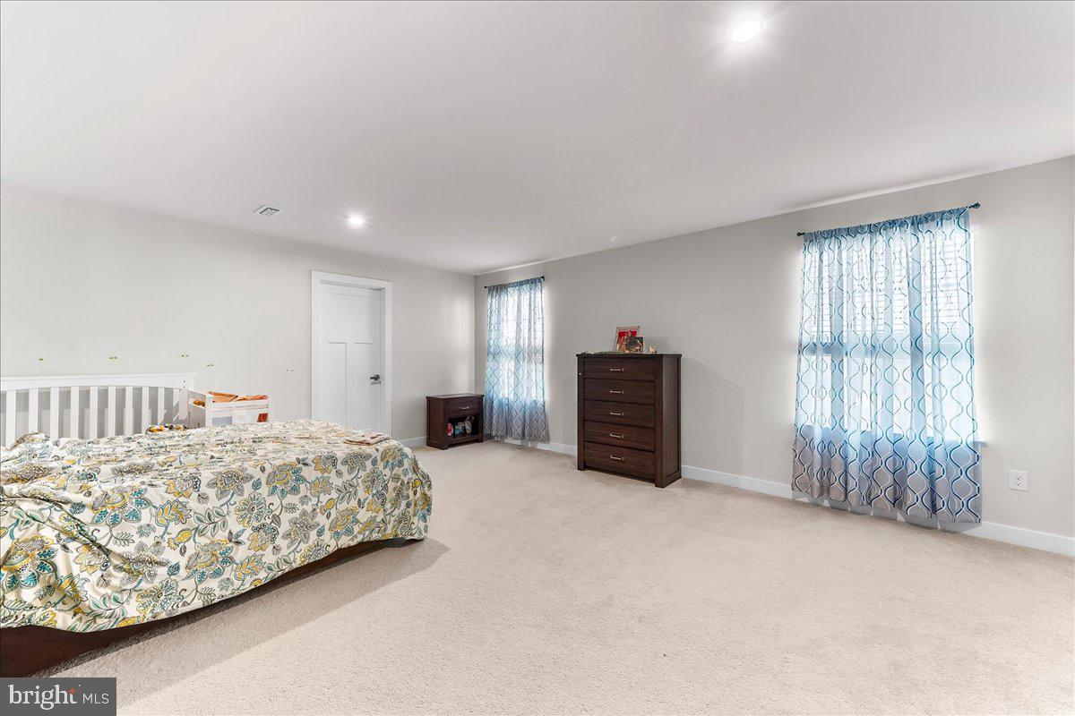 305 Goodwick Dr Property Photo 5