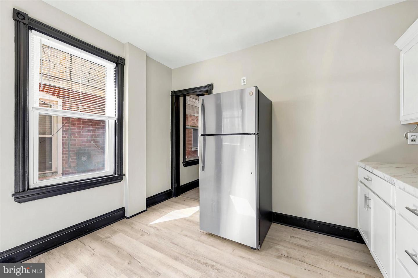 227 W 22nd St Property Photo 12