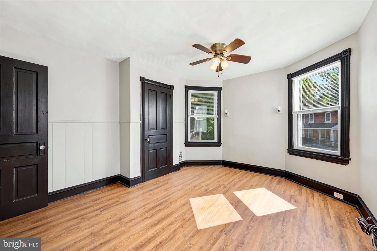 227 W 22nd St Property Photo 19