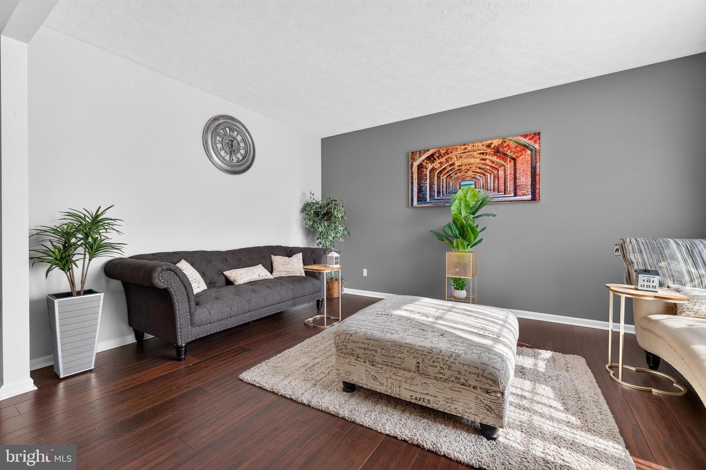 1142 E Founds St E Property Photo 8