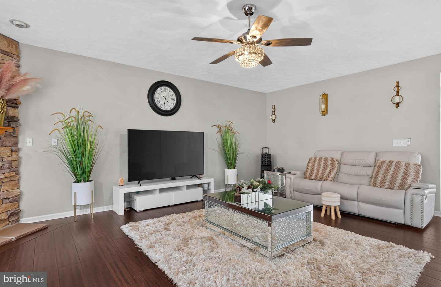 1142 E Founds St E Property Photo 14