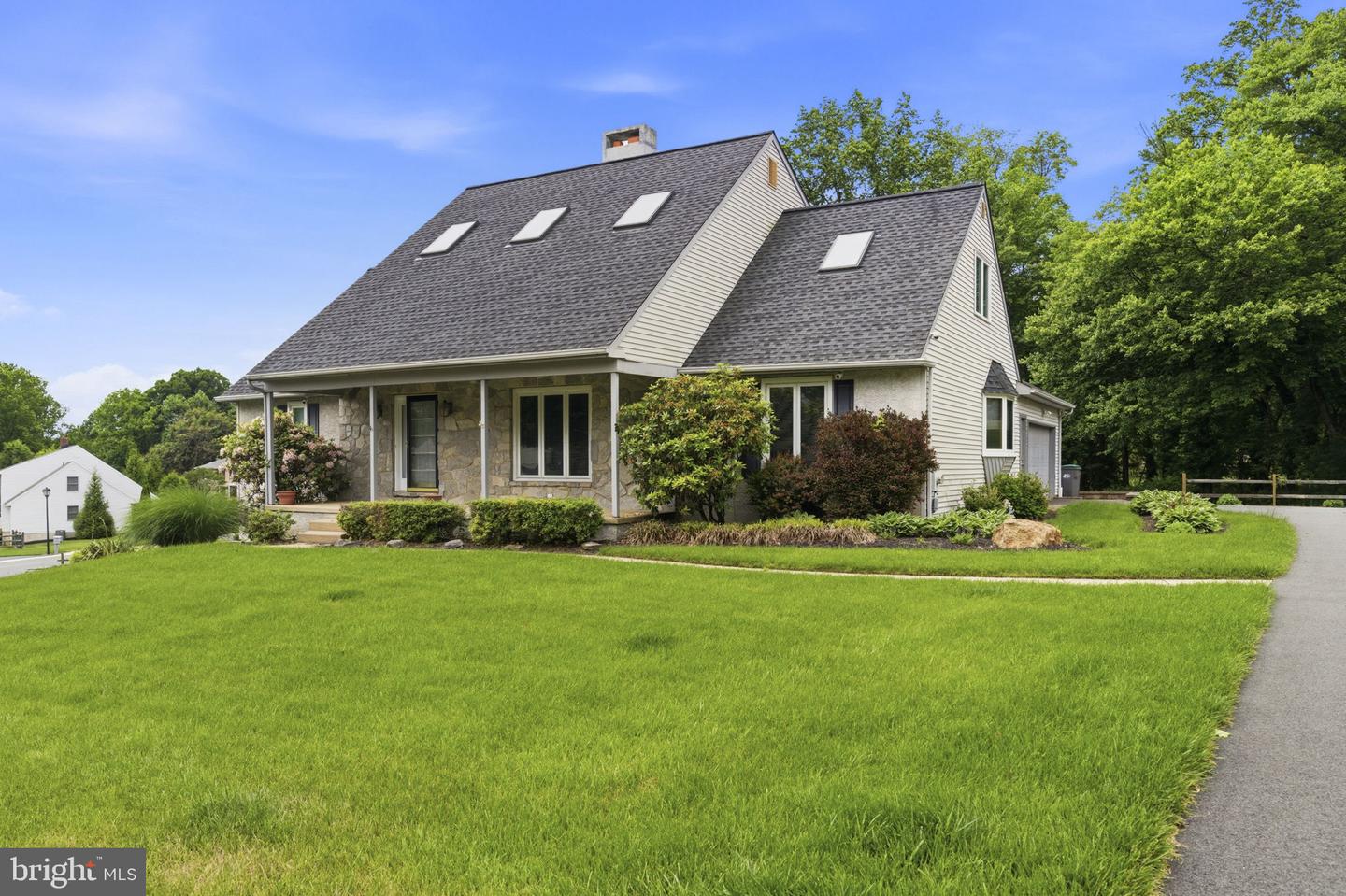 736 LETITIA DR