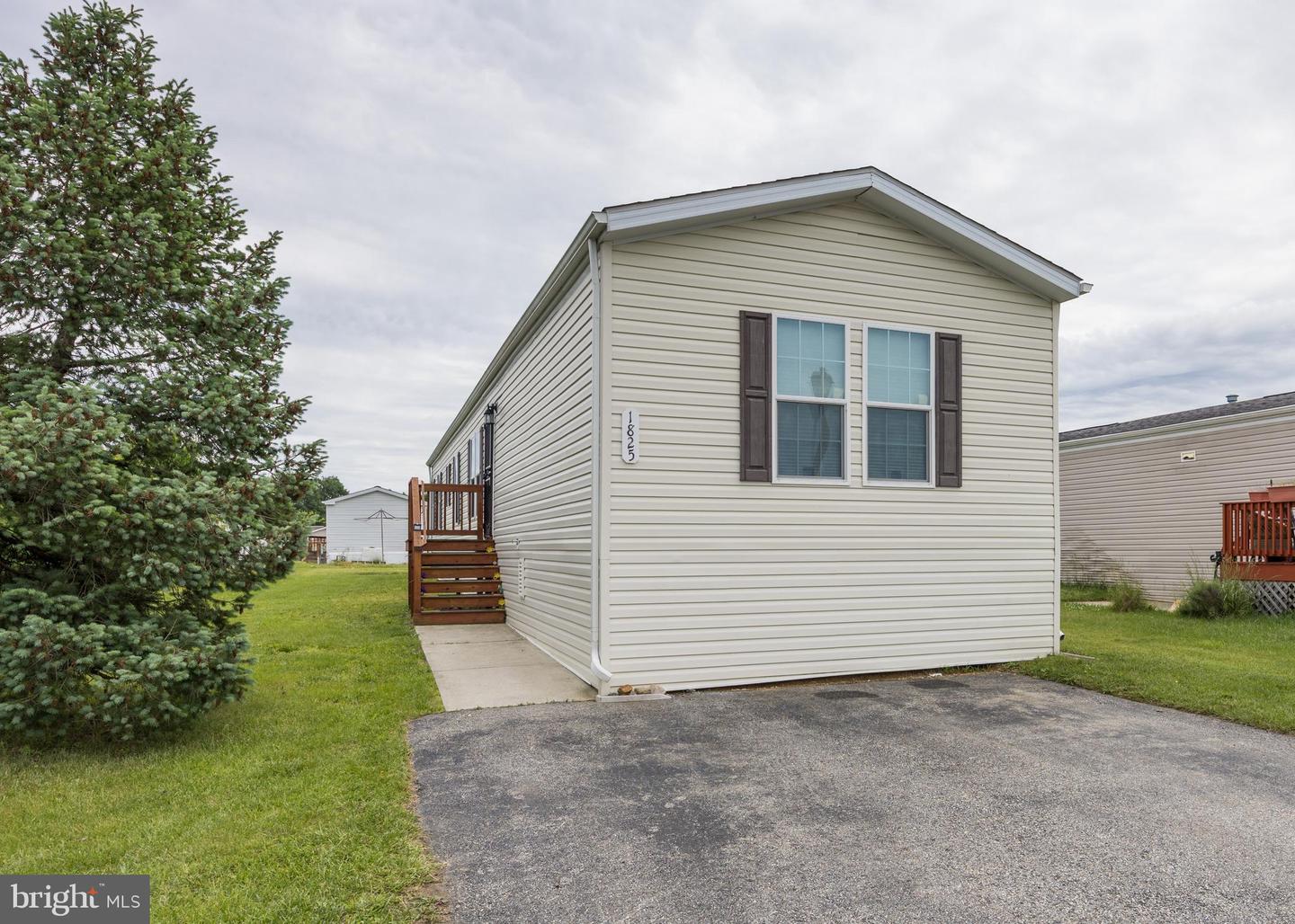 1825 Sonya Way #594 Property Photo 1