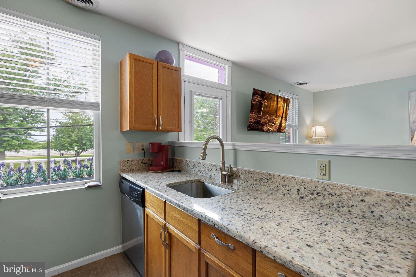 36 Clinton St Property Photo 6