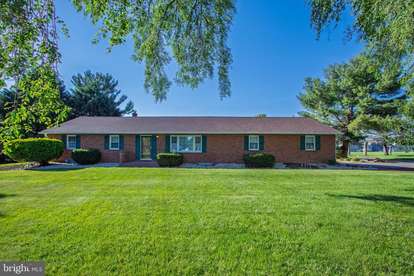 645 Greylag Rd Property Photo 1