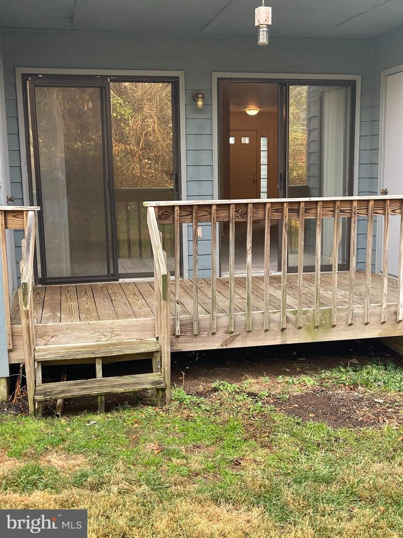 105 Foxfire Dr Property Photo 8