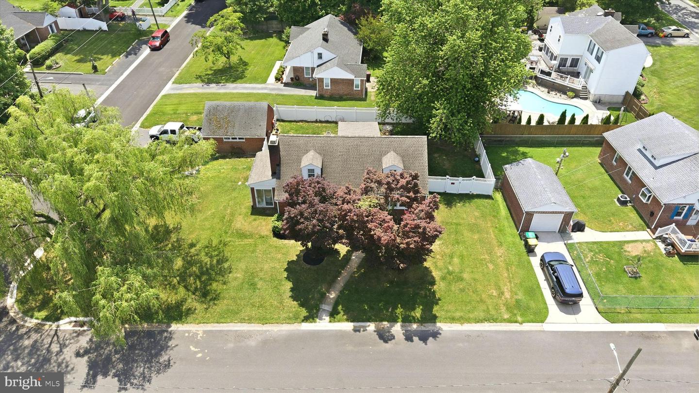 100 Maple Property Photo 2