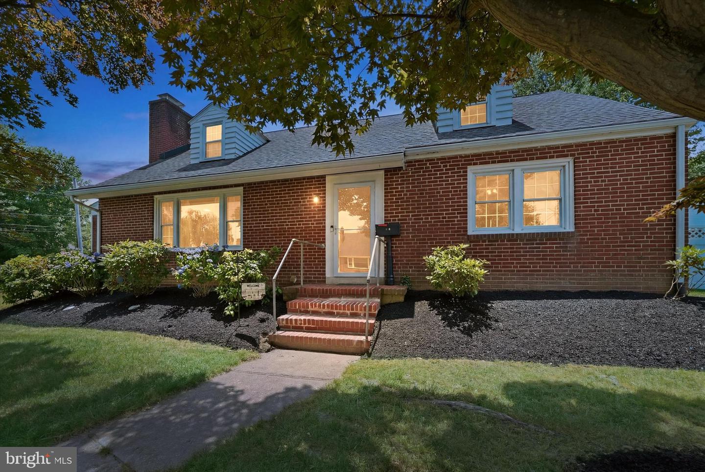 100 Maple Property Photo 6