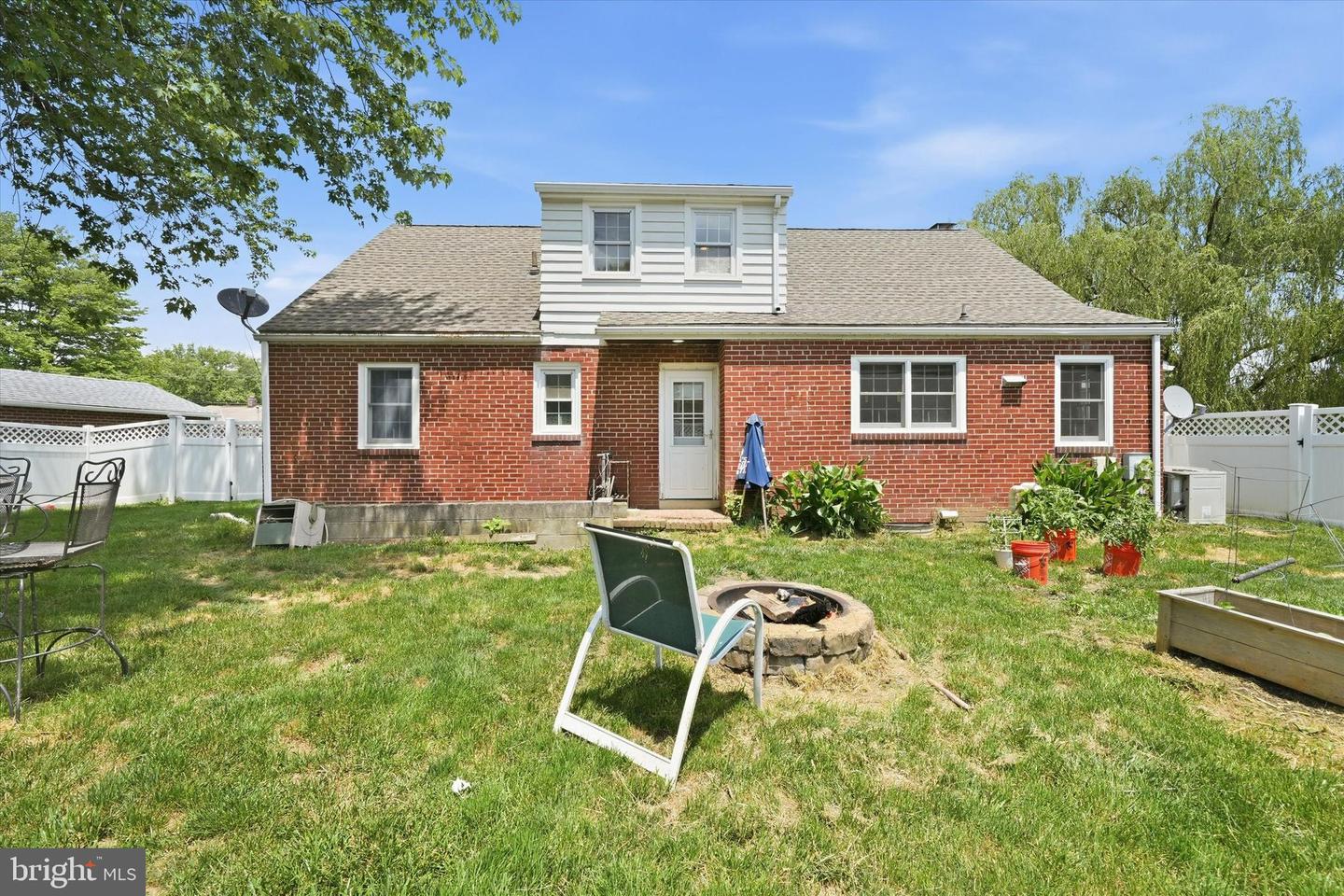 100 Maple Property Photo 43