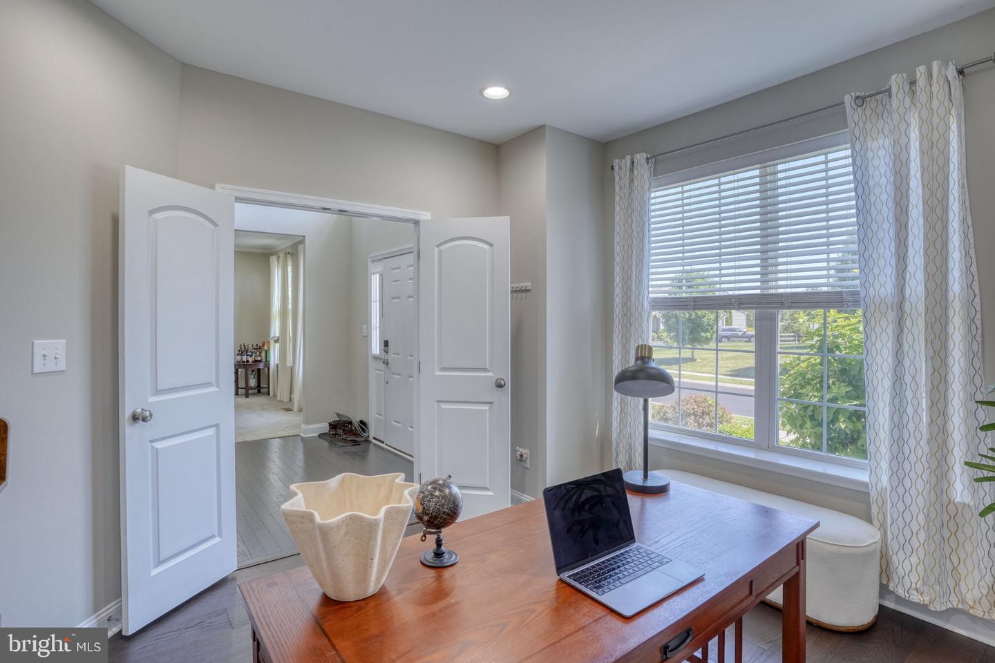 549 Aviemore Dr Property Photo 8