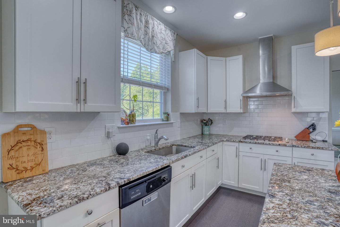 549 Aviemore Dr Property Photo 15