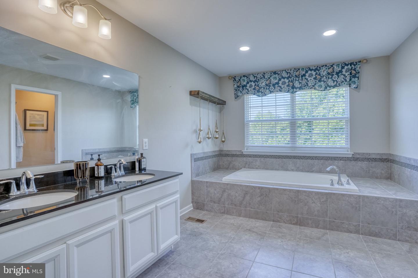 549 Aviemore Dr Property Photo 25