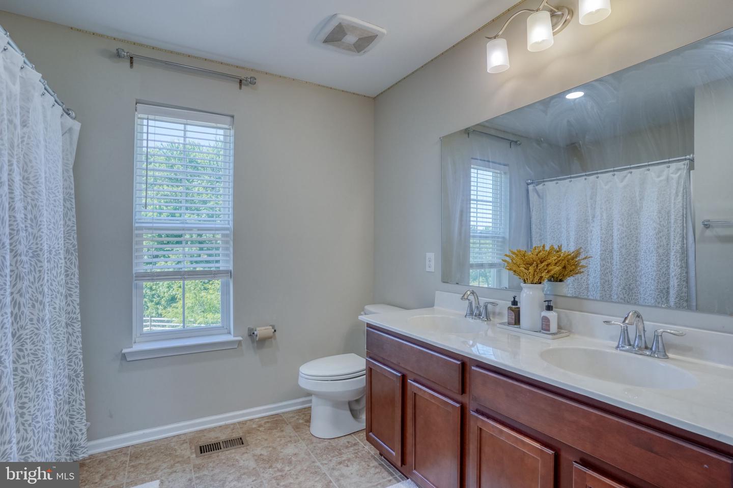 549 Aviemore Dr Property Photo 29