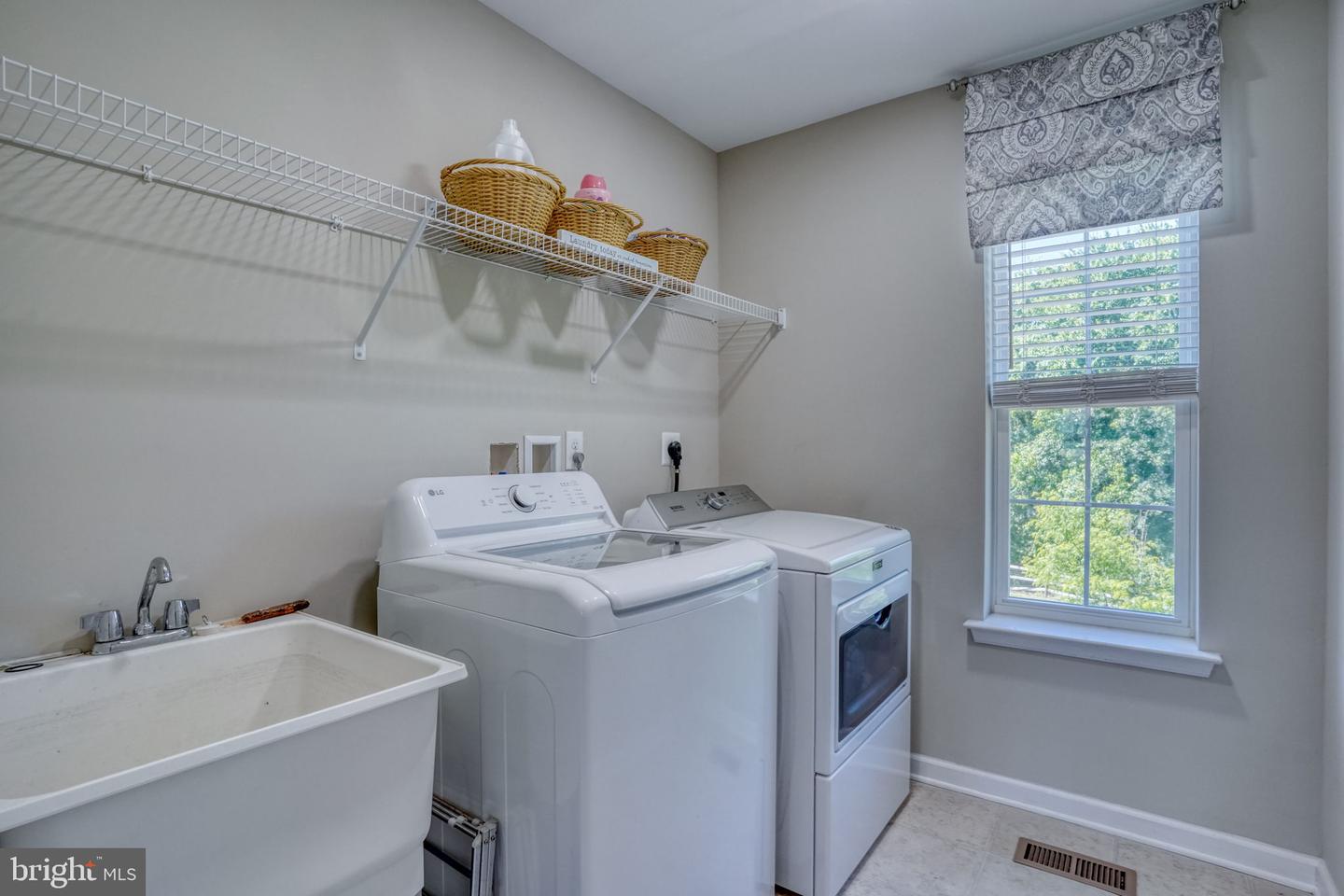 549 Aviemore Dr Property Photo 33
