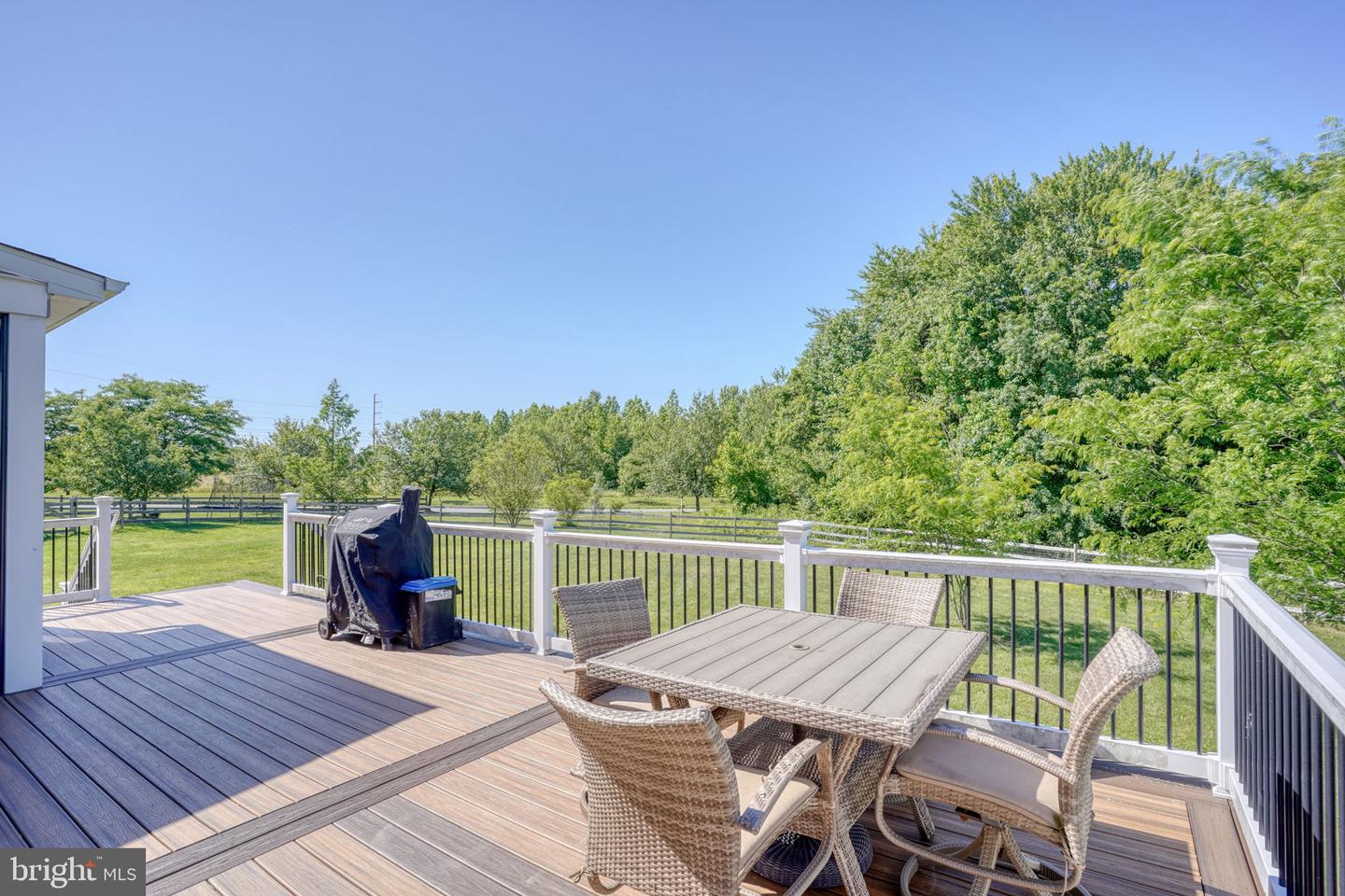 549 Aviemore Dr Property Photo 40
