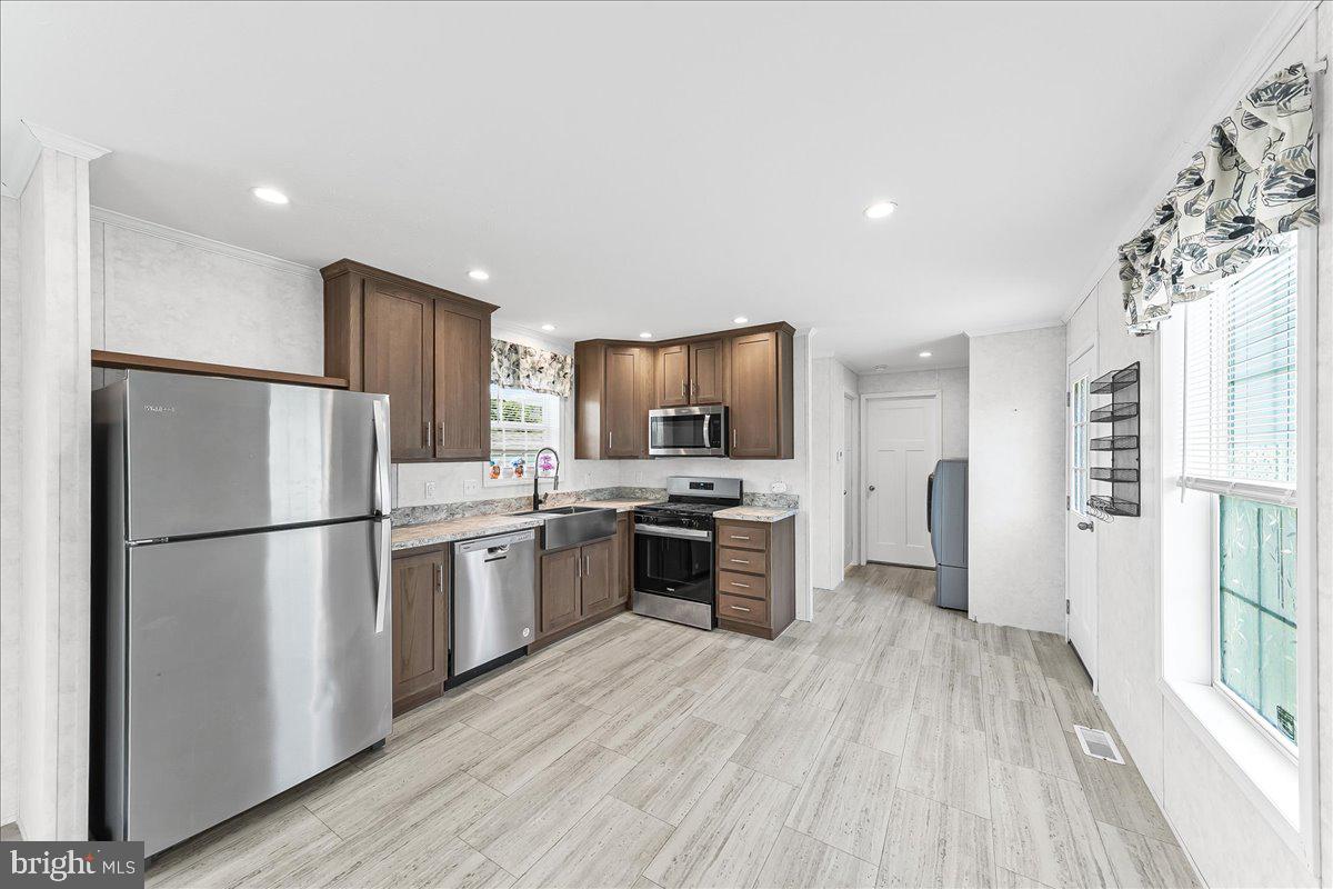 513 Canter Rd #128 Property Photo 8