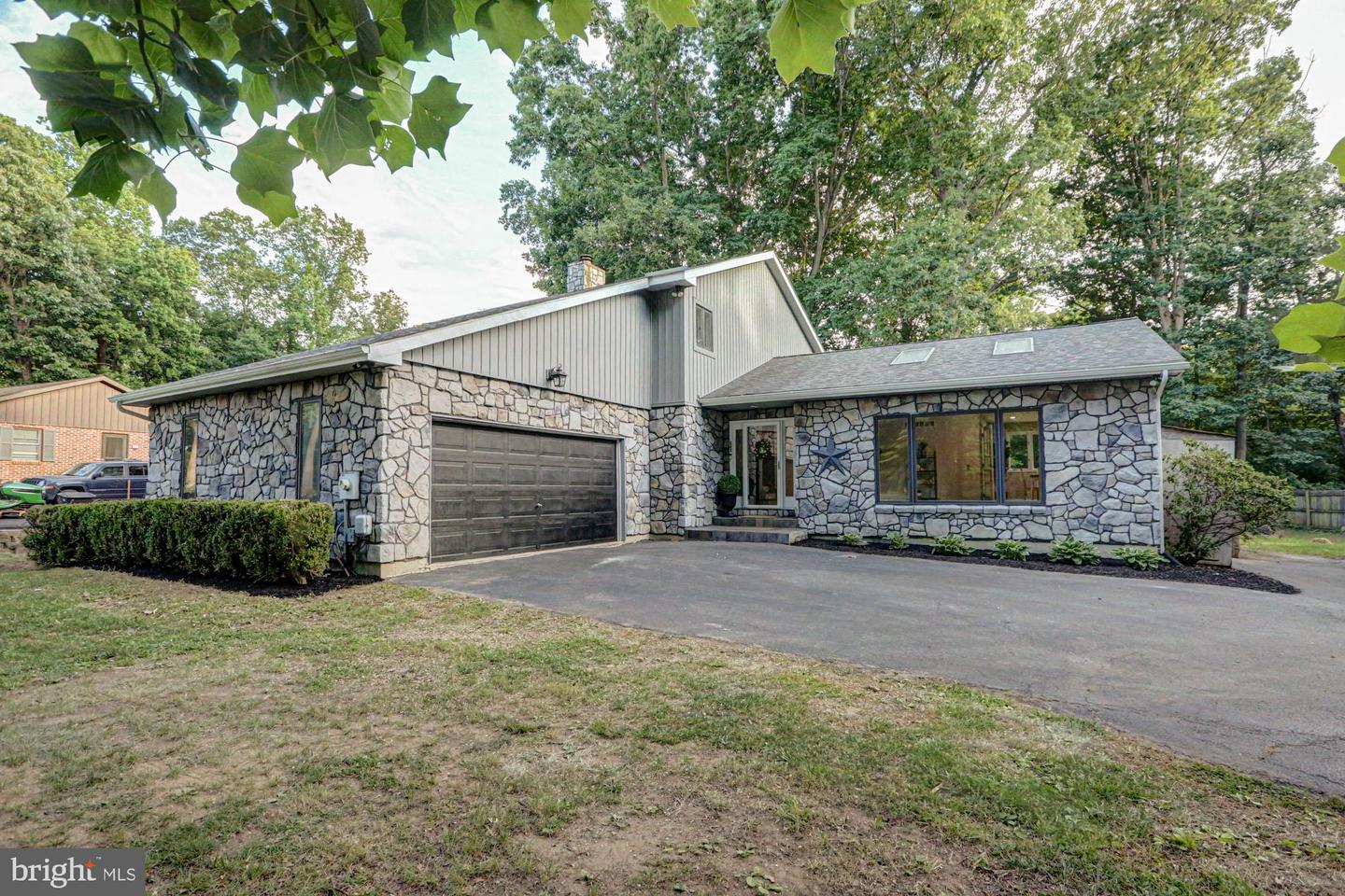 147 Crystal Run Dr Property Photo 3