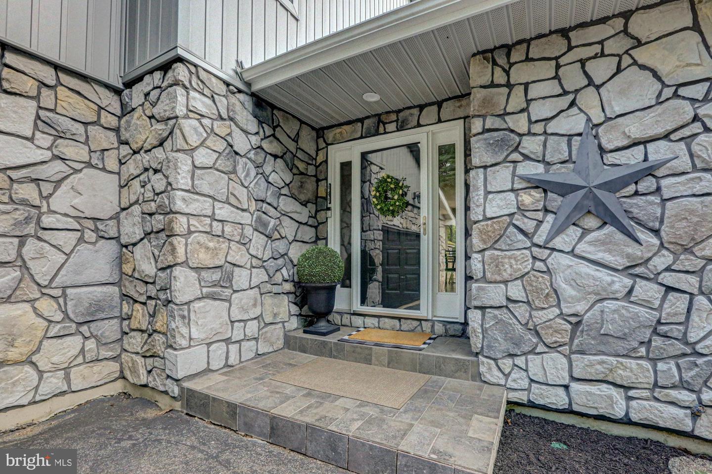 147 Crystal Run Dr Property Photo 5
