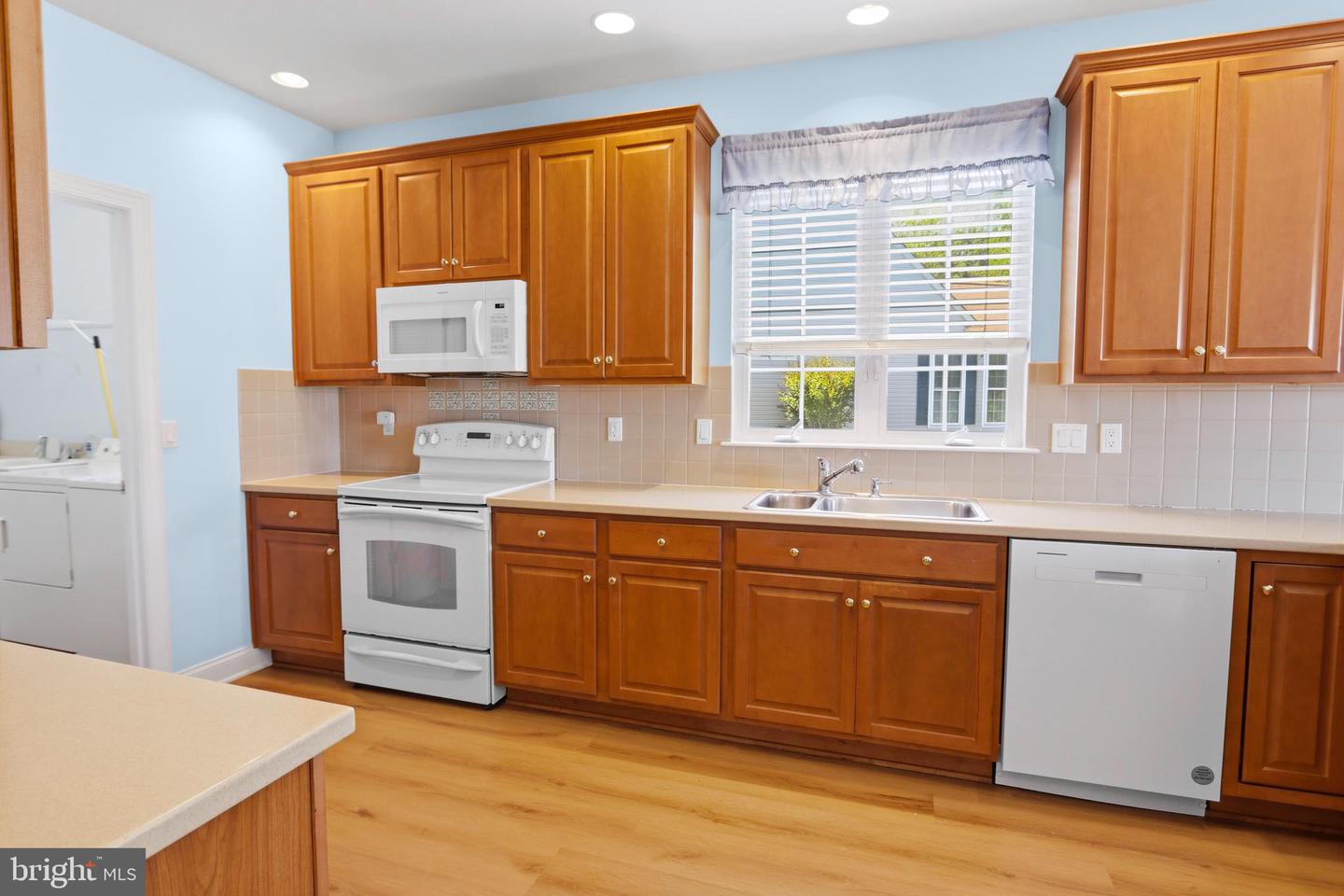 352 Daylilly Way Property Photo 5