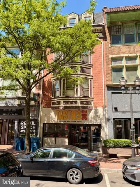 825 N Market St Property Photo 1
