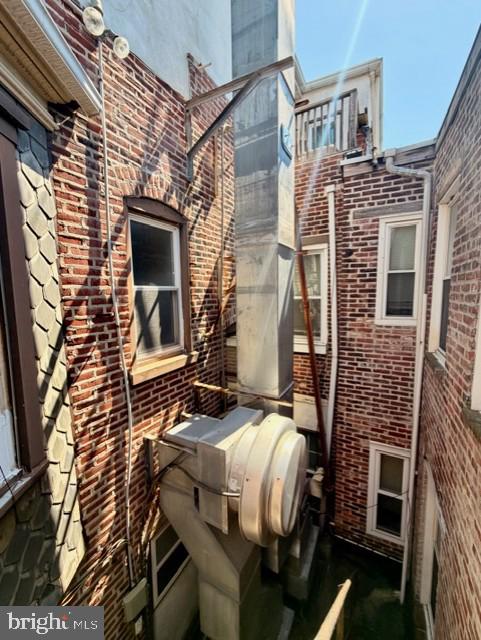 825 N Market St Property Photo 13