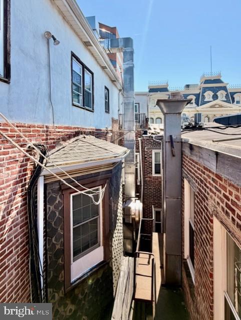 825 N Market St Property Photo 14