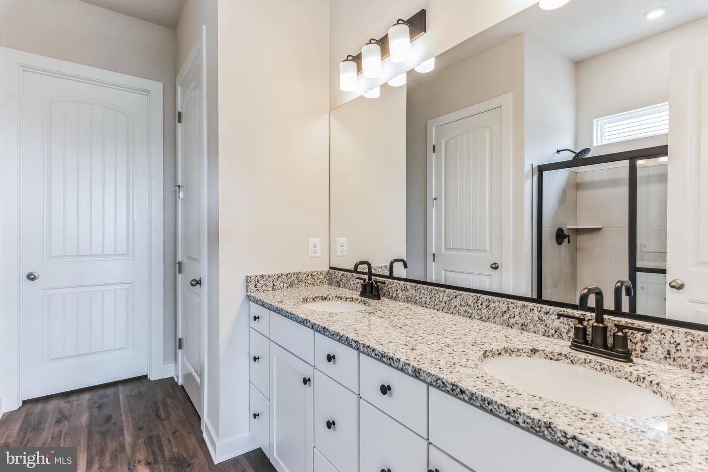 21 Golden Raintree Ct Property Photo 12