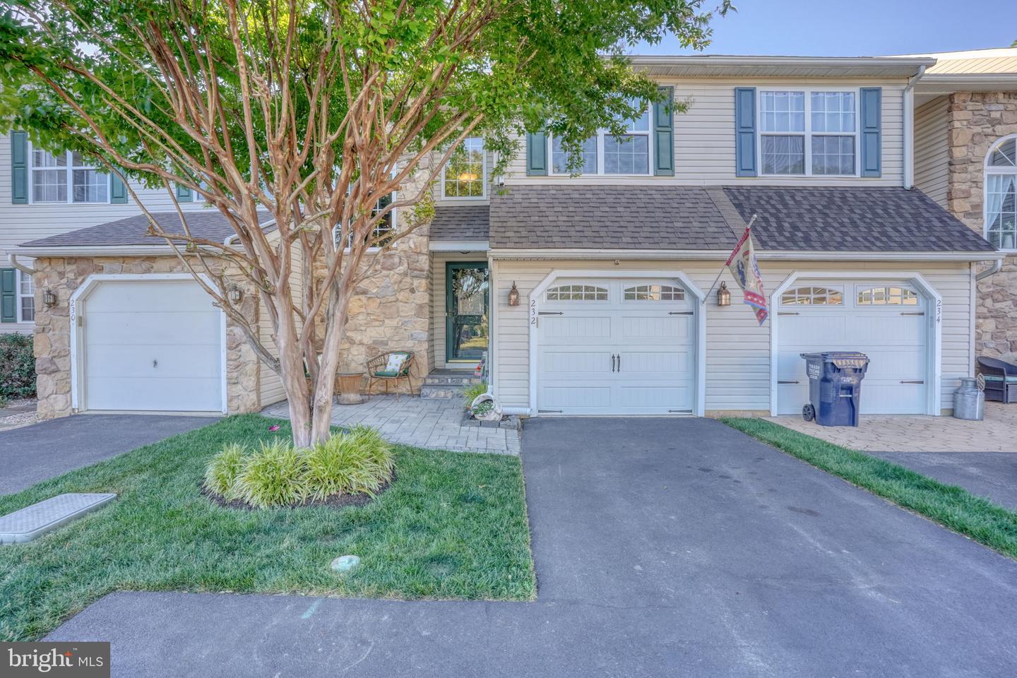 232 Beckington Ct Property Photo 1